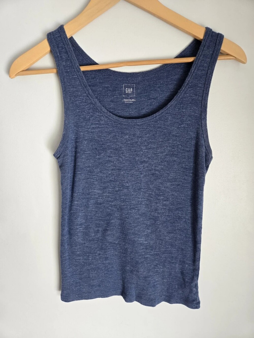 🎁 GAP Women’s Heather Navy Tank Top - Scoop Neck